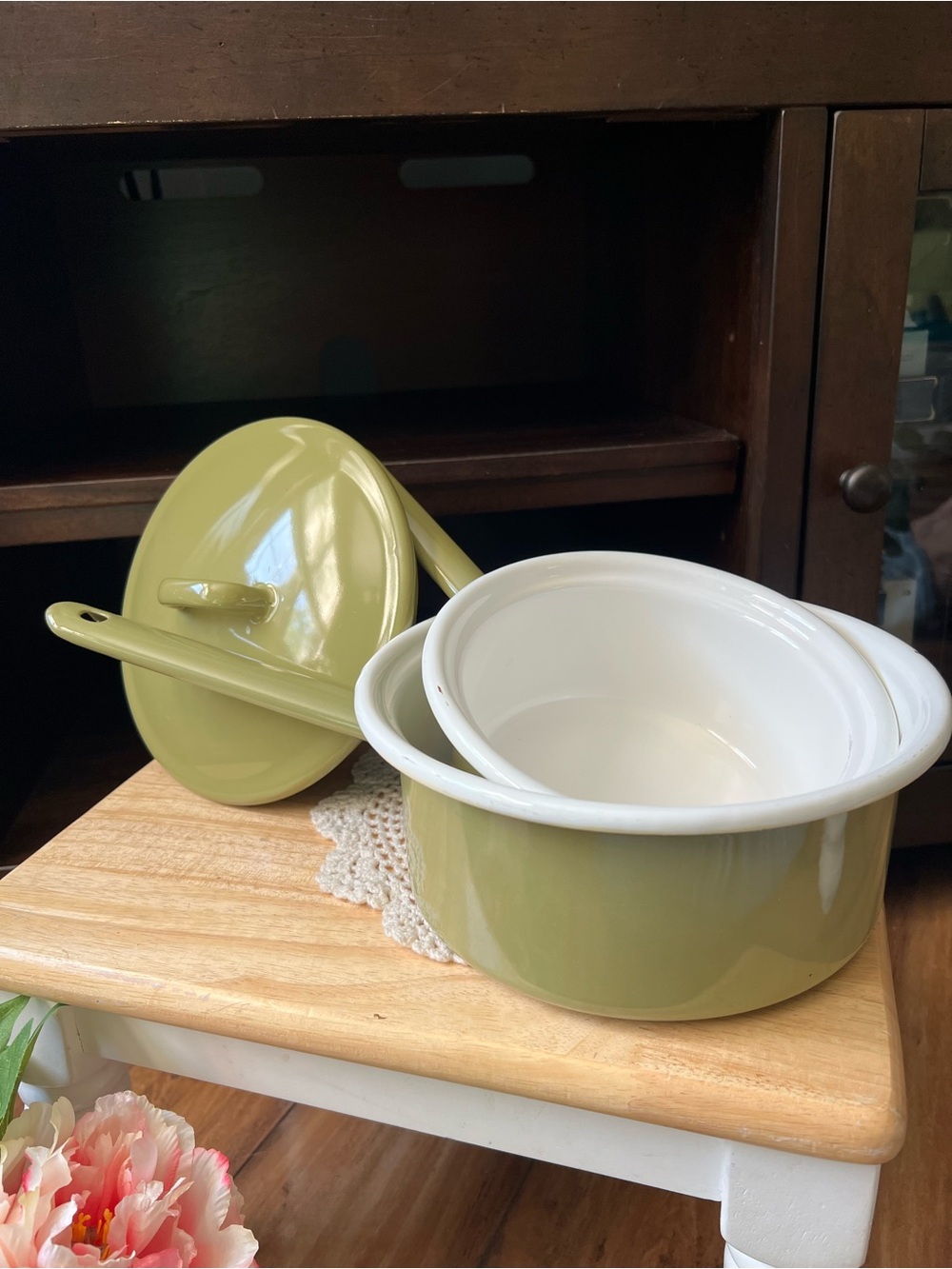 Vintage Avocado Green Enamel Over Metal Saucepans w/ 1 Lid Italian Made 1qt/2qt